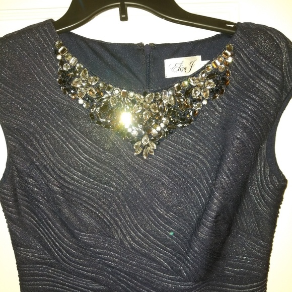 Dress - Picture 3 of 4